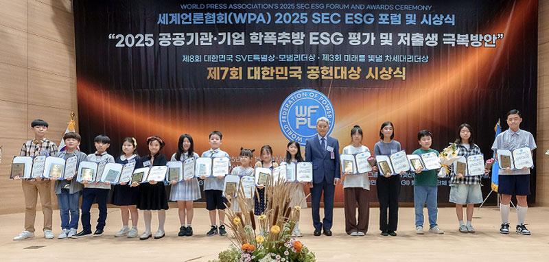 초등부문-석학-금상-수상자-단체-기념촬영.jpg